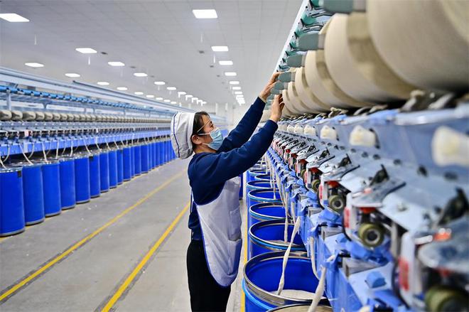 江西上高:紡織企業(yè)訂單足生產(chǎn)旺